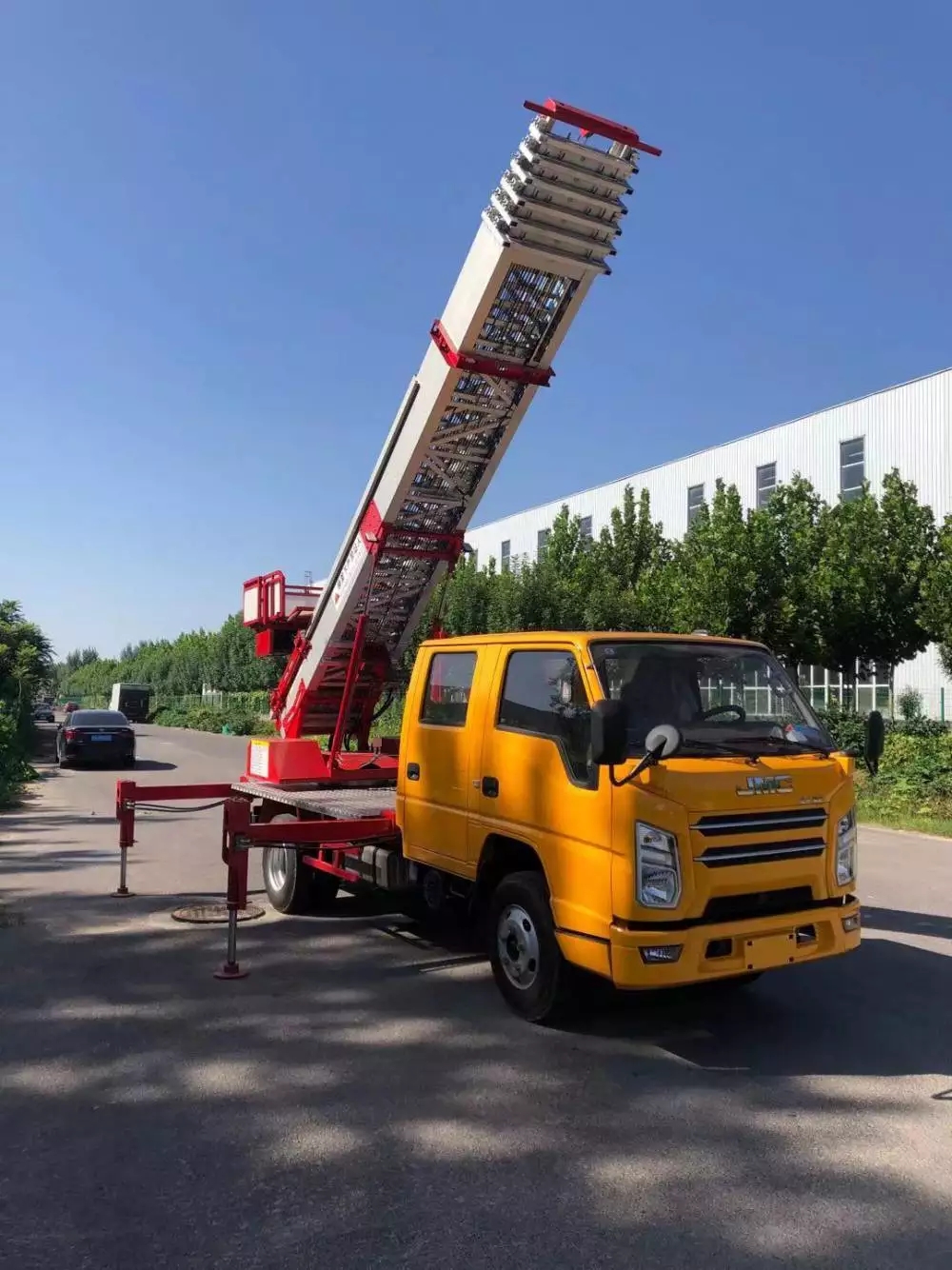 池州附近的云梯车出租服务：轻松解决高空作业需求